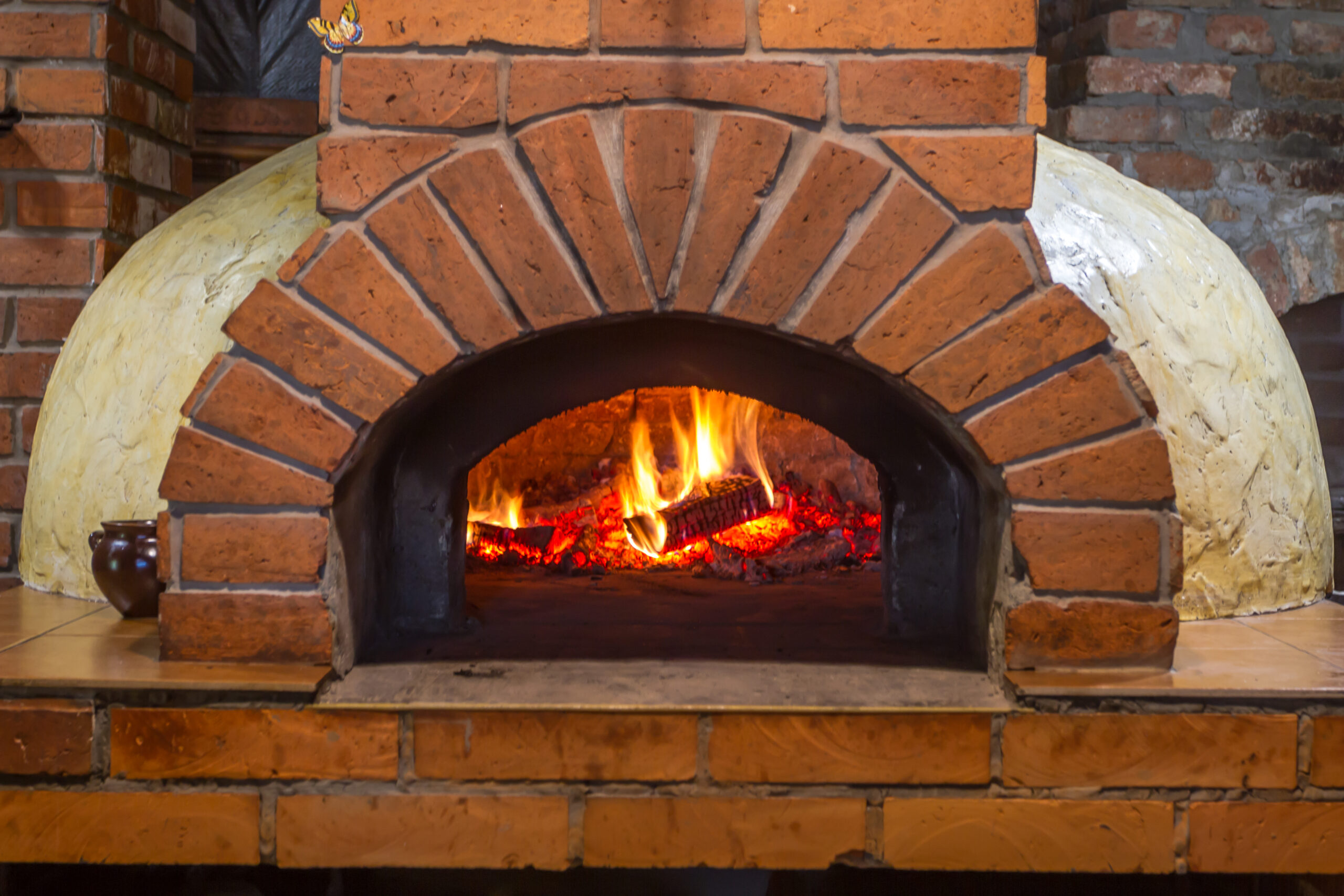 Fire and burn coals in stone ovens. Oven made of brick and clay on the wood
