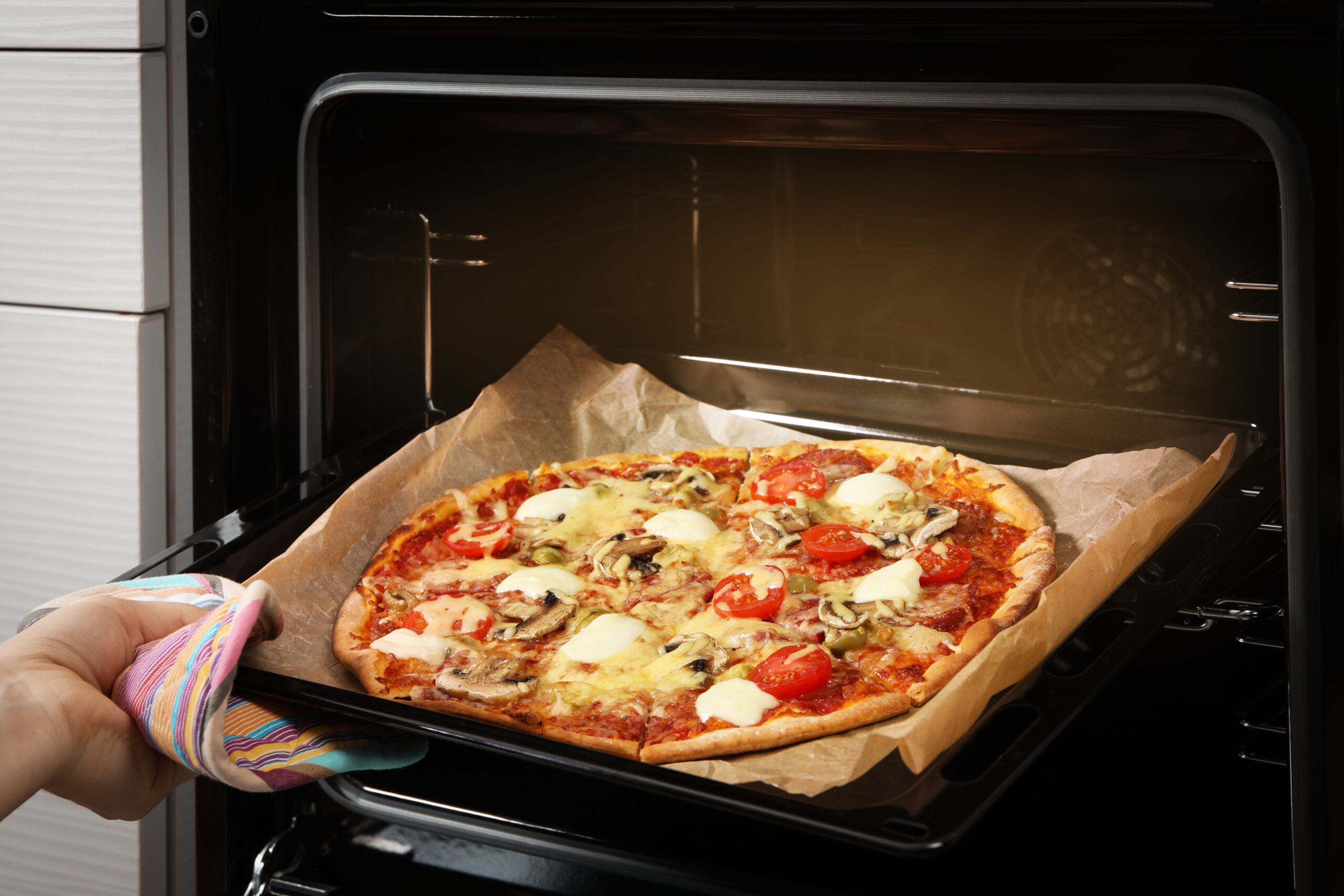 How to Easily Cook Pizza in the Oven Without a Pan