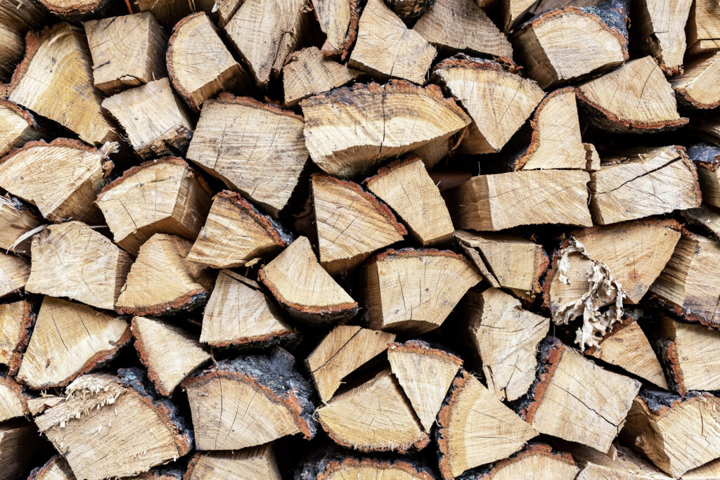 dry chopped oak wood